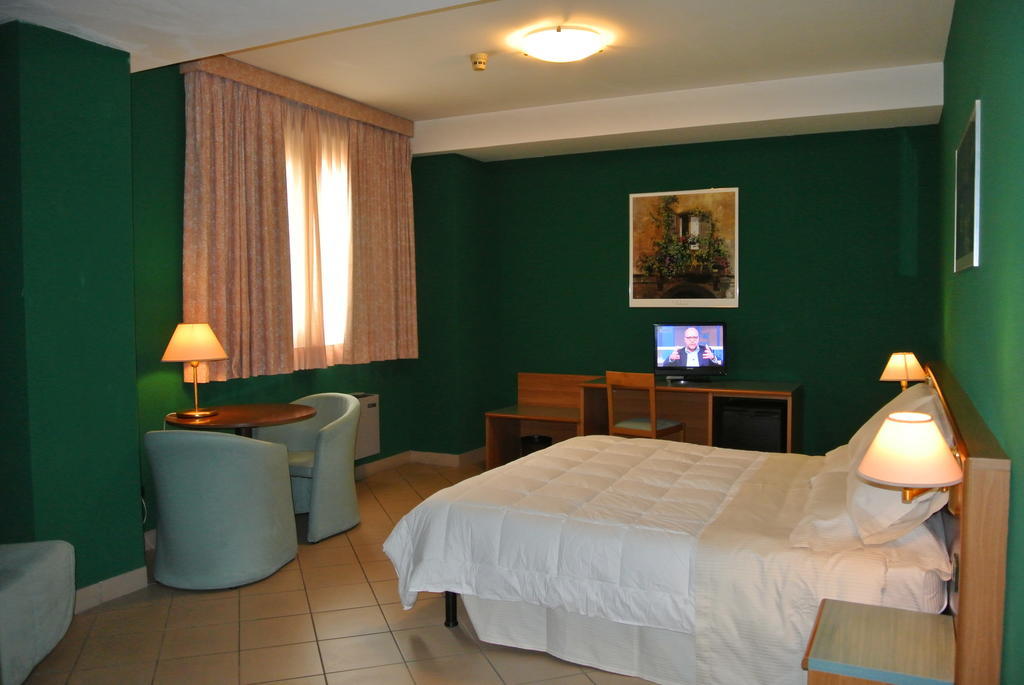 Modo Hotel Верчеллі Номер фото